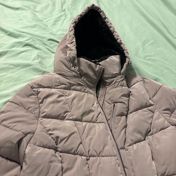 Calvin Klein Women's Puffer Jacket in Mauve - Picture 10 of 11